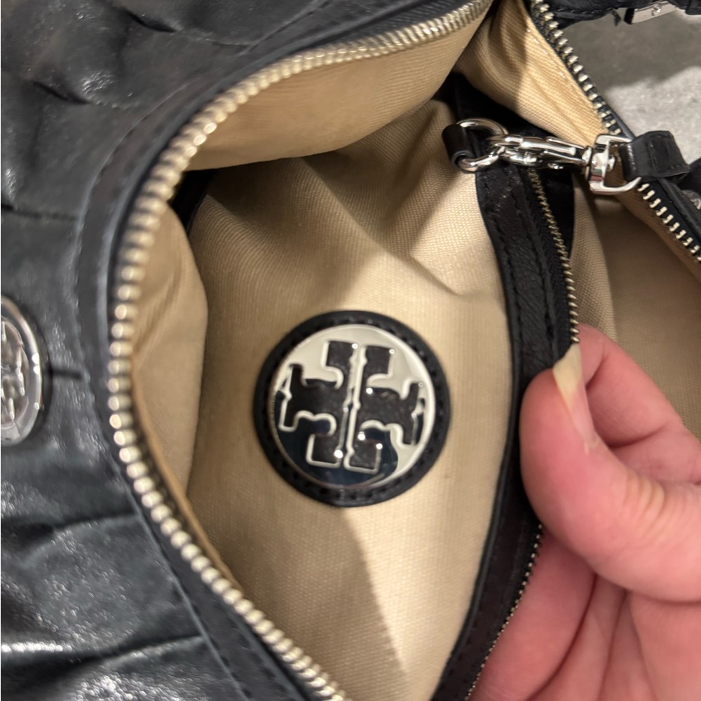 Tory Burch Vintage Black Verona Pleated Leather Tote-Preowned! - Picture 12 of 13